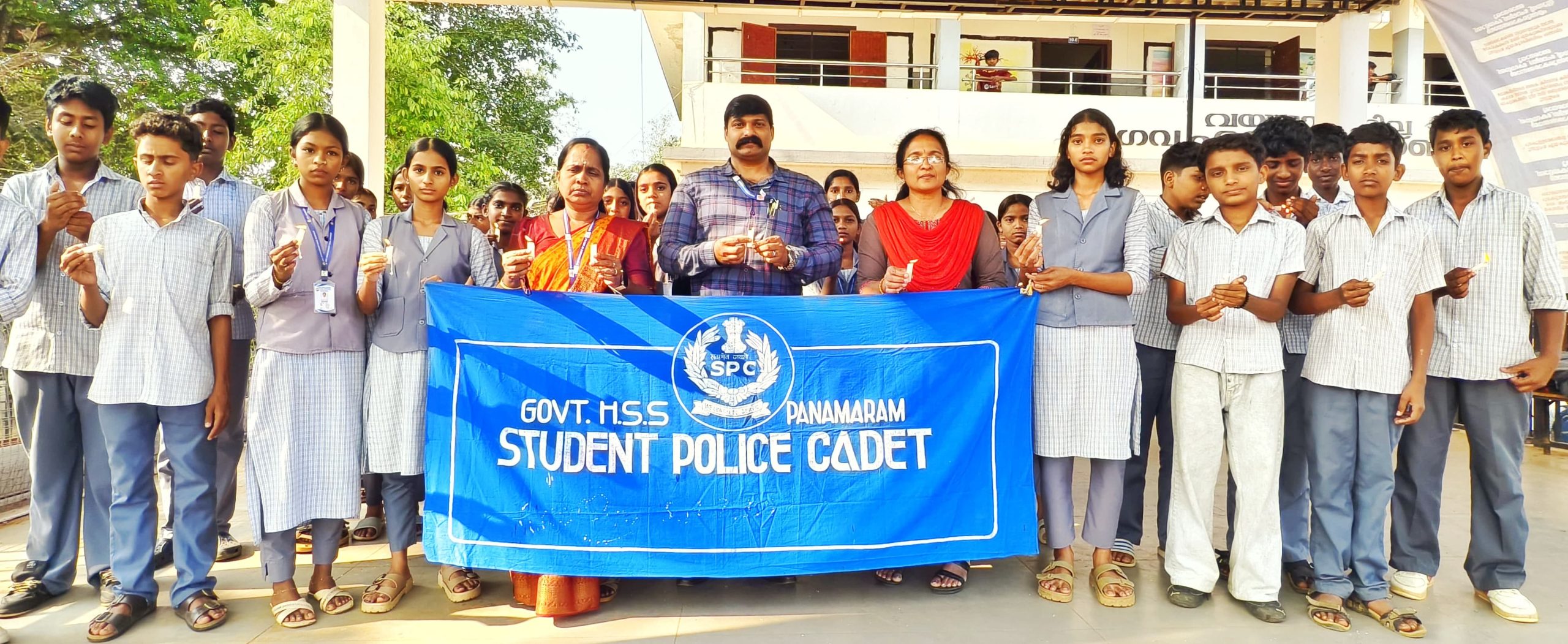 “​യുദ്ധത്തിനും ലഹരിക്കുമെതിരെ കത്തുന്ന മെഴുകുതിരികളുമായി പനമരം സ്കൂൾ:- വിമുക്തിയും എസ്.പി.സി.യും കൈകോർത്തു “
