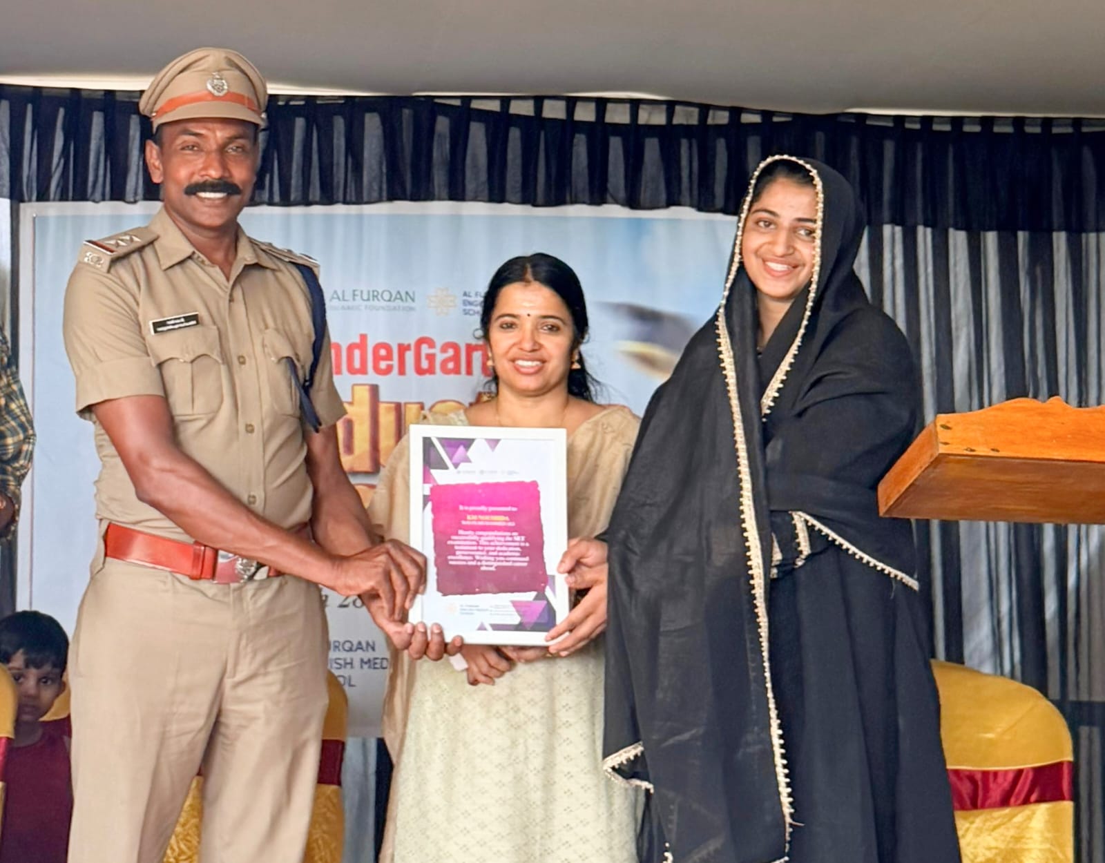 അൽഫുർഖാൻ കോളേജ്കെ എം നൗഷിദയെഅനുമോദിച്ചു