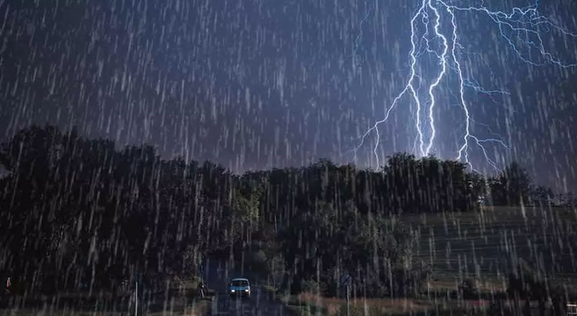 അടുത്ത 3 മണിക്കൂറിൽ 9 ജില്ലകളിൽ മഴ സാധ്യത, വടക്കൻ കേരളത്തിൽ കാറ്റിനും ഇടിമിന്നലിനും മുന്നറിയിപ്പ്
