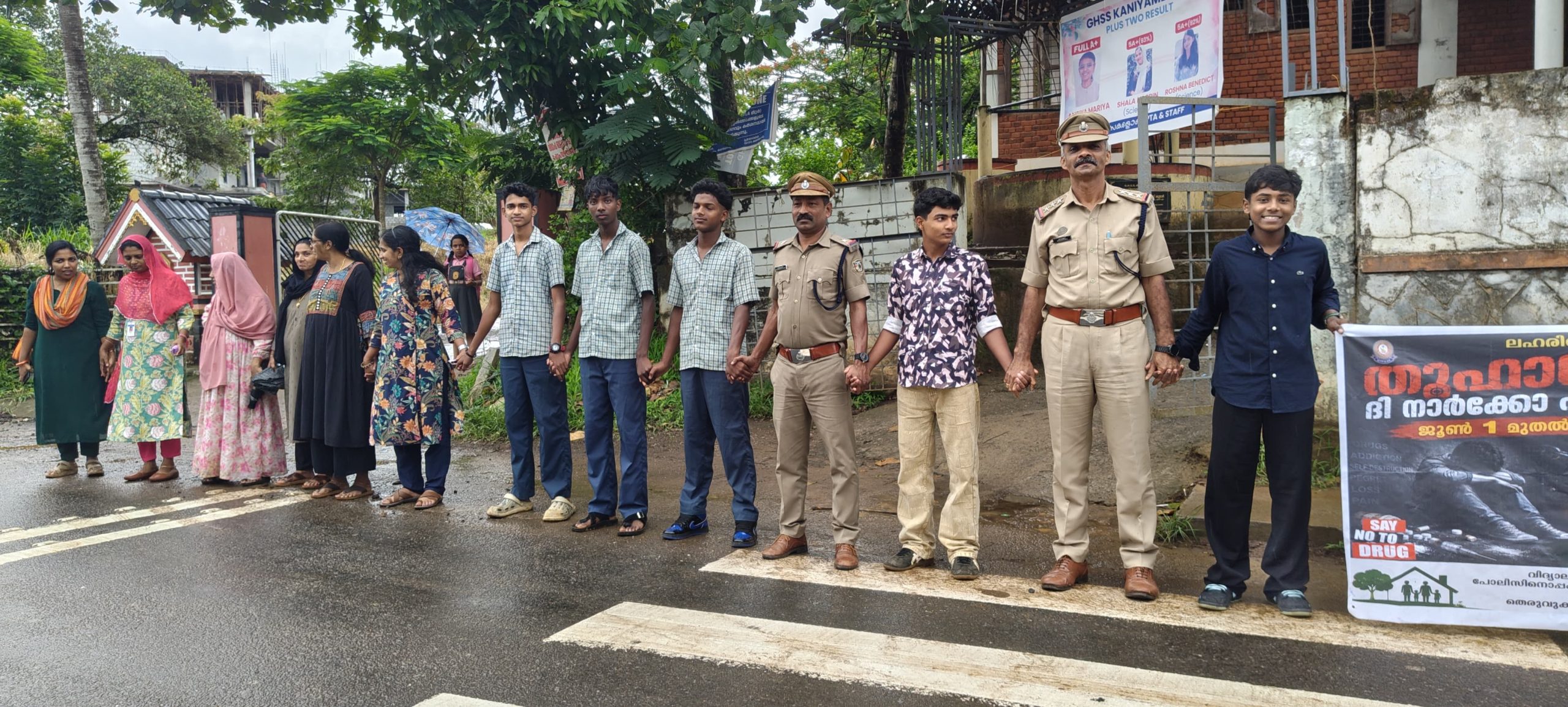കണിയാമ്പറ്റയിൽ ‘ഓപ്പറേഷൻ തൂഫാൻ’ ലഹരി വിരുദ്ധ പരിപാടി സംഘടിപ്പിച്ചു