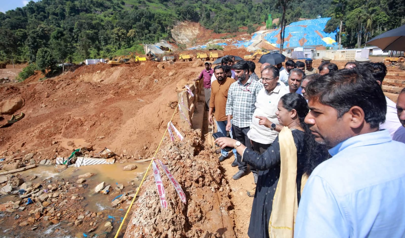 തുരങ്ക പാത പണി നടക്കുന്ന കള്ളാടി ദുരന്ത മേഖല വിദഗ്ധ സമിതി സന്ദർശിച്ചു
