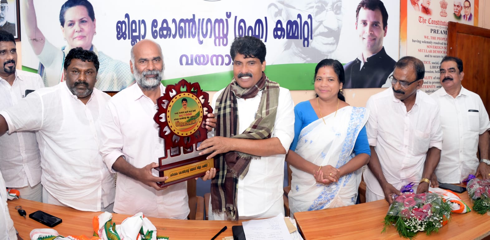 വയനാടിന്റെ ജനപ്രതിനിധികളെ കർഷക കോൺഗ്രസ് വയനാട് ജില്ലാ കമ്മിറ്റി ആദരിച്ചു.