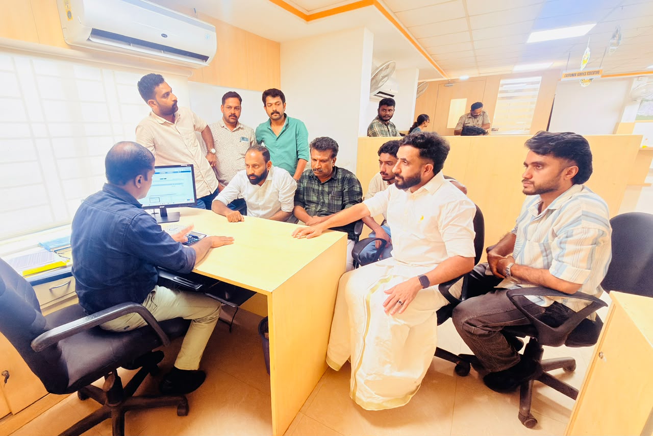 ശ്രീറാം ഫൈനാൻസ് ലോൺ തട്ടിപ്പ് യൂത്ത് കോൺഗ്രസ്‌ ബാങ്ക് ഉപരോധിച്ചു