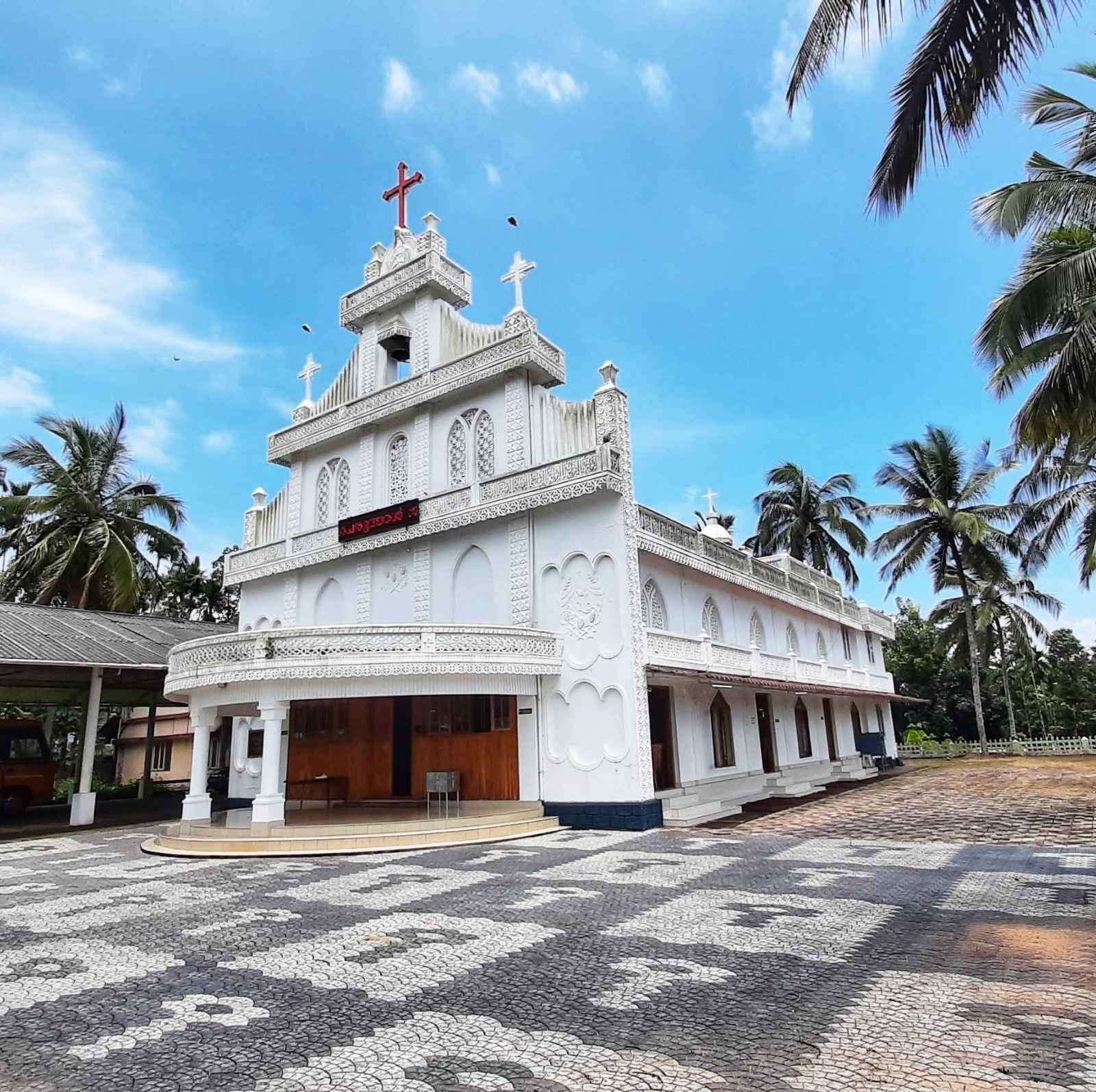 കേശ സമർപ്പണവും ദേശീയ സന്നദ്ധ രക്തദാന ദിനം ജില്ലാതല ഉദ്ഘാടനവും ചീയമ്പം പള്ളിയിൽ