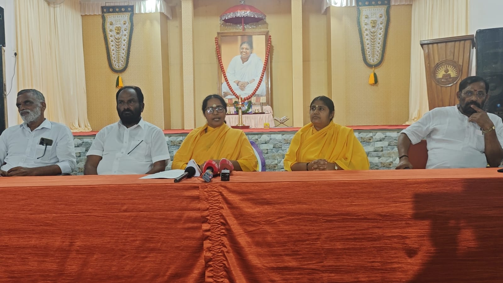 ശ്രീ മാതാ അമൃതാനന്ദമയി ദേവി മാനന്തവാടിയിൽ; ബ്രഹ്മസ്ഥാന ക്ഷേത്രത്തിന്റെ 25-ാം വാർഷിക മഹോത്സവത്തിന് നേതൃത്വം നൽകും